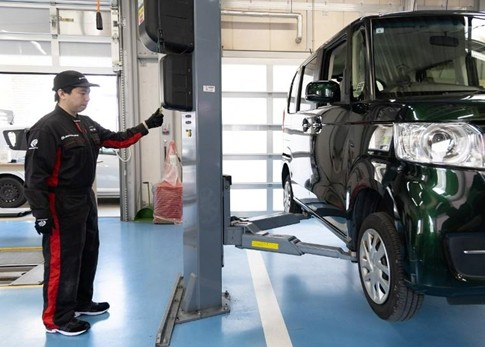 さまざまな車両の整備や用品取り付けを行ってきて実績あるスタッフが担当