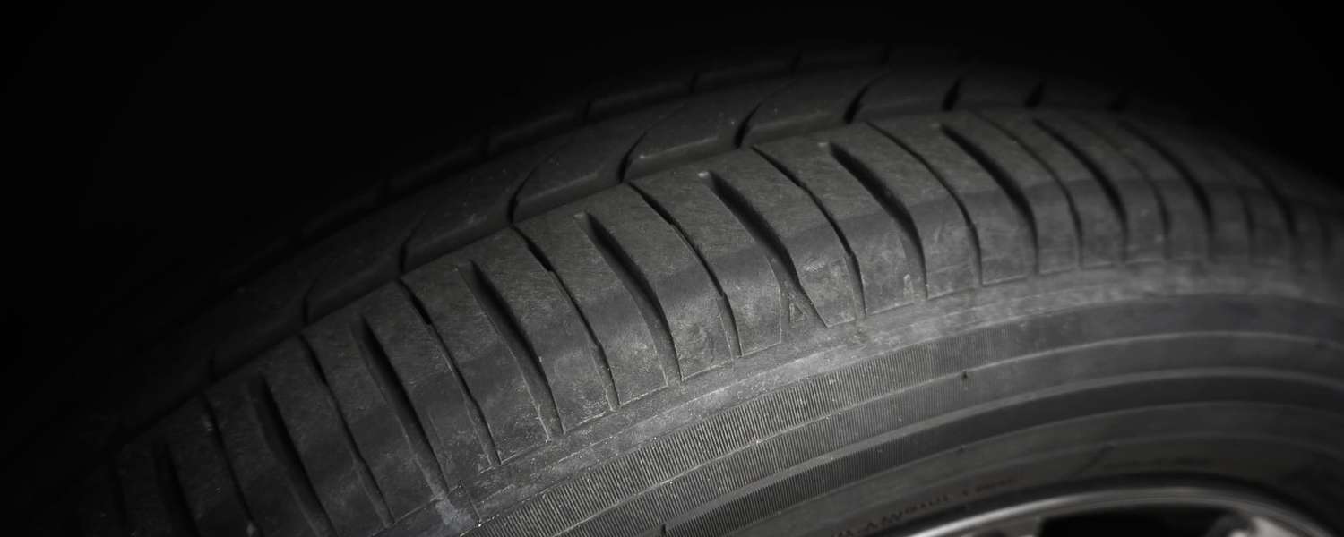＞タイヤの溝の測り方をわかりやすく解説！車検に通る深さは何ミリ？